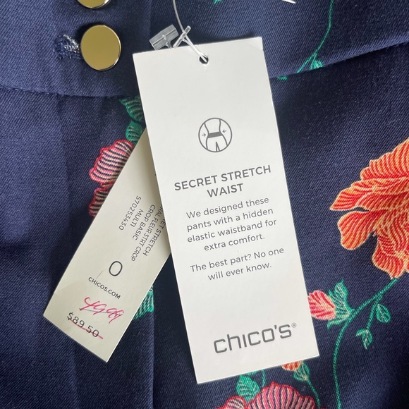 Pants Capri Chico’s Navy Blue Secret Stretch Waist Floral - Picture 9 of 10